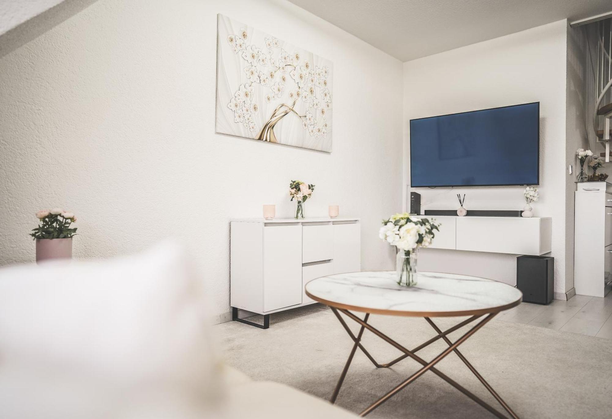 Luxus Maisonette Wohnung Am See, Wehome Premium Sankt Leon-Rot Exterior photo
